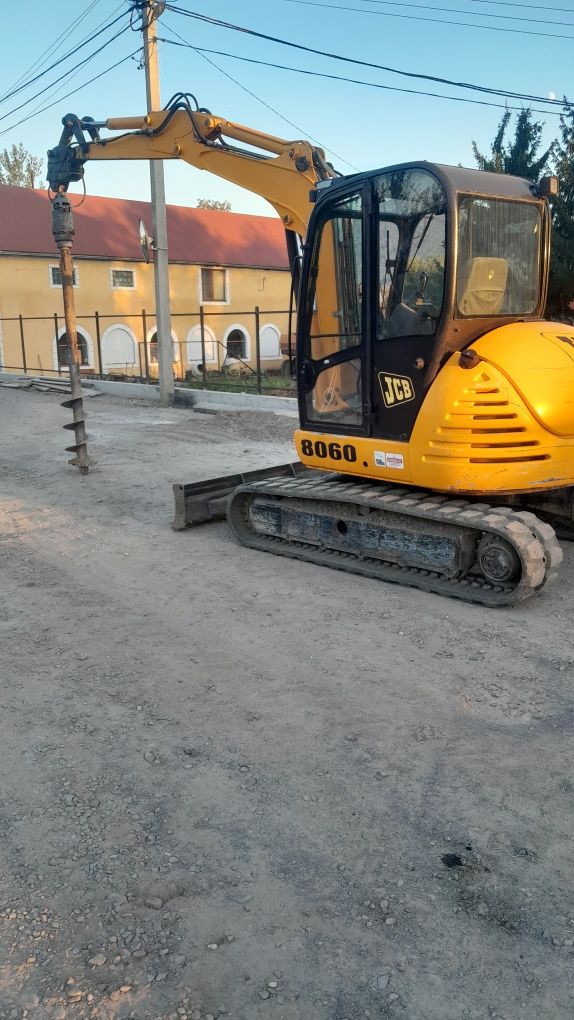 Мініекскаватор JCB