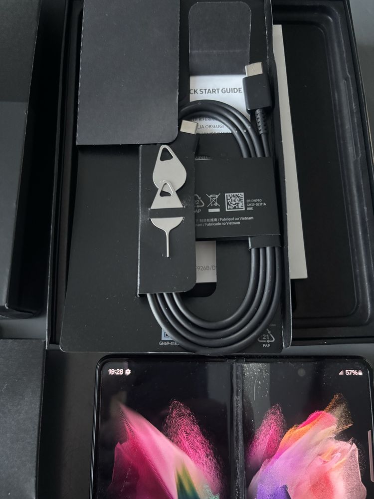 Samsung galaxy Z Fold 3  5 G