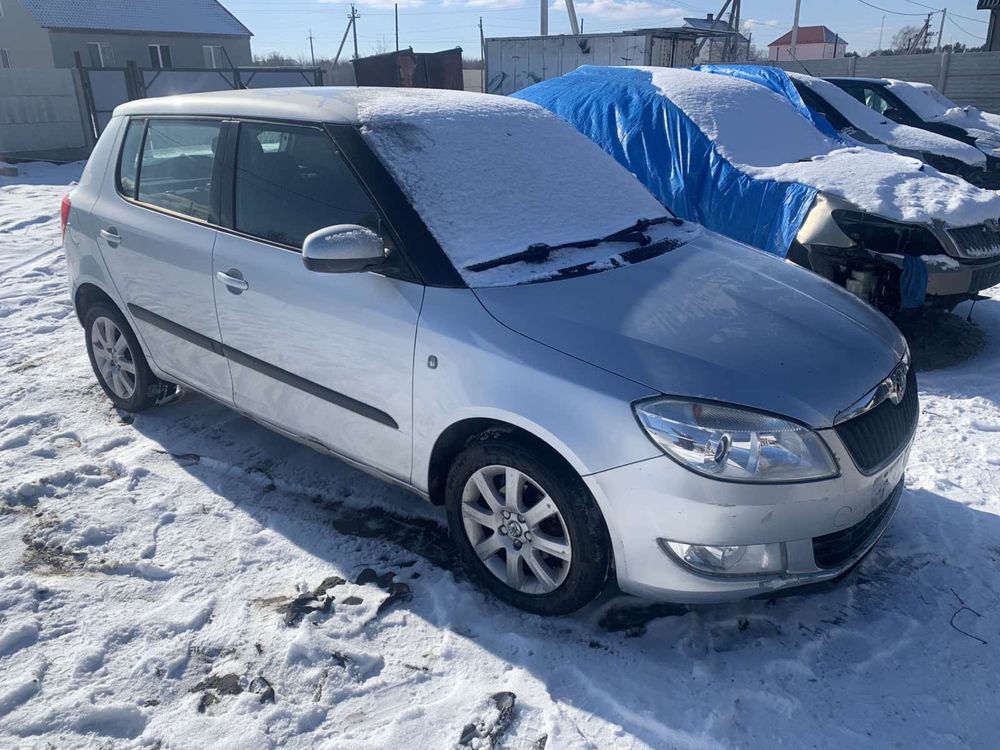 Крило праве Skoda Fabia mk-2 рестайл la7w хетч 13 рік 1.6 cay kfk 8e8e