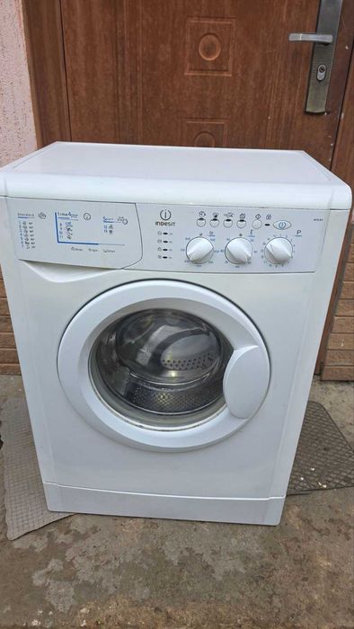 Автоматична пральна машина Indesit.5кг,віджим 800об.хв.Працює чудово.