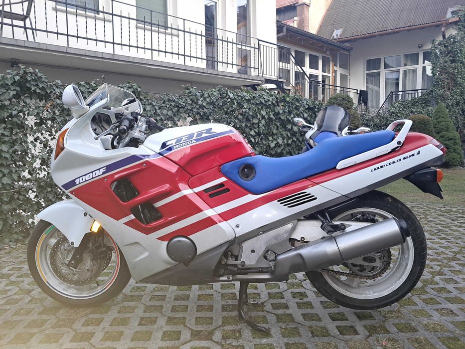 Honda CBR 1000F sc-24