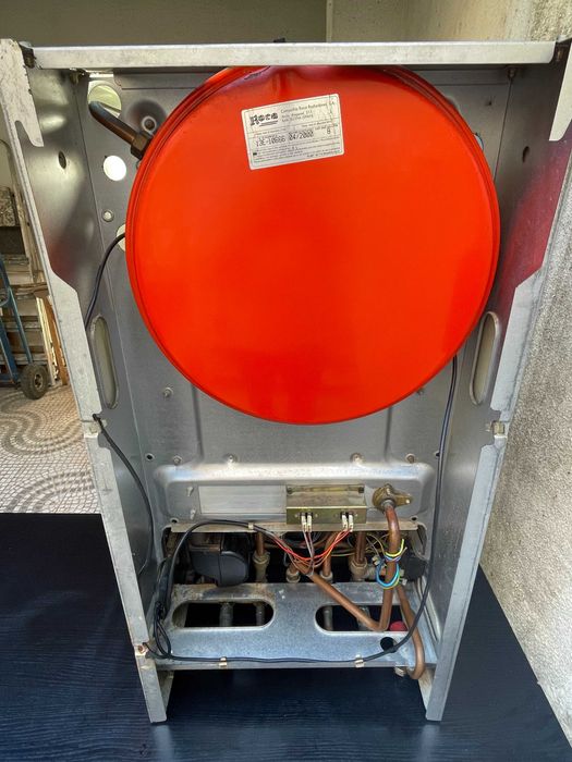 Caldeira Gás Roca + Radiadores aquecimento central