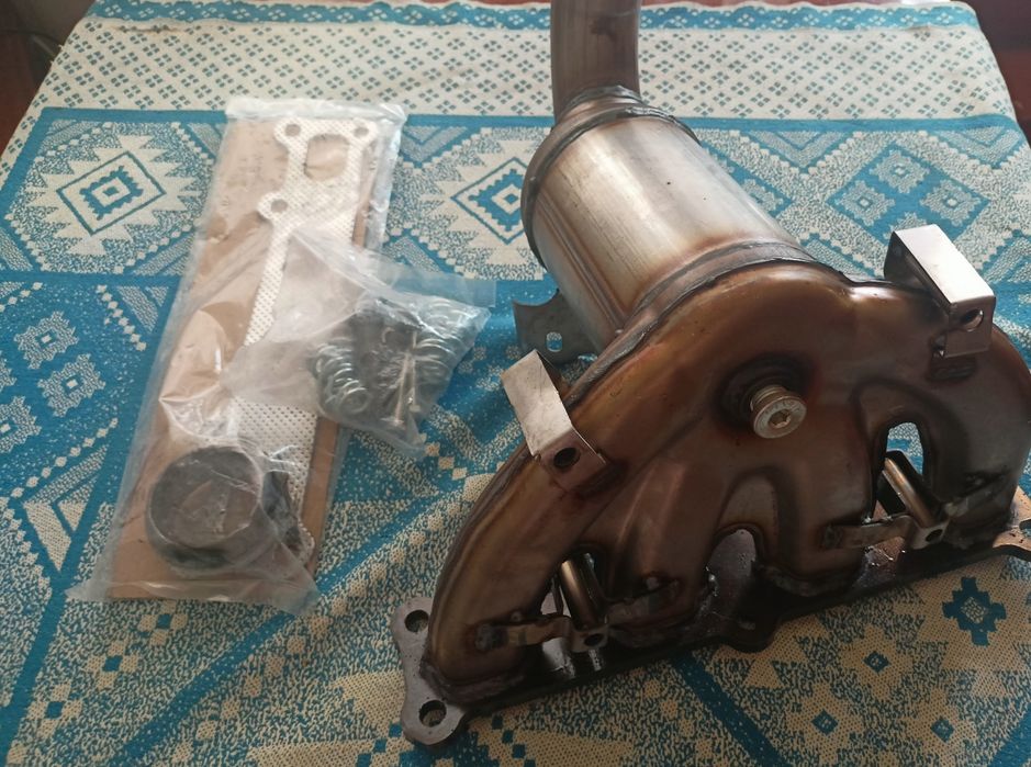 Каталізатор jeep patriot /compass. Випускний коллектор. Катализатор.