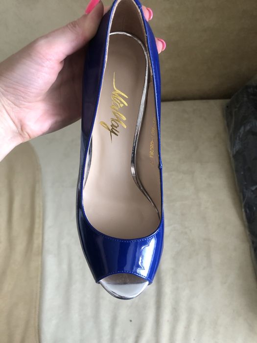 Продам новые туфли 37р