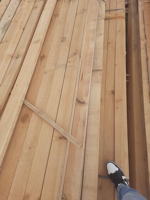 Пиломатеріали різних розмірів сухі сирі