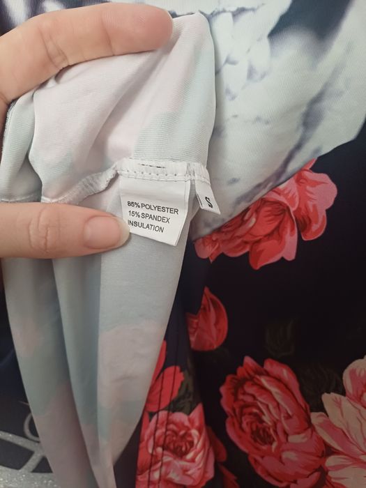 Яскрава сукня з малюнком