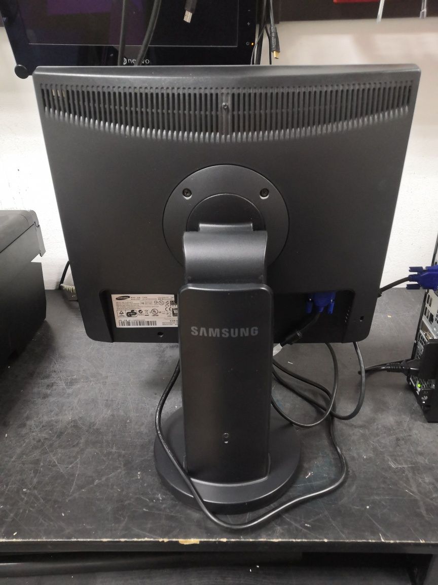 Monitor Samsung SyncMaster 743 Pivot