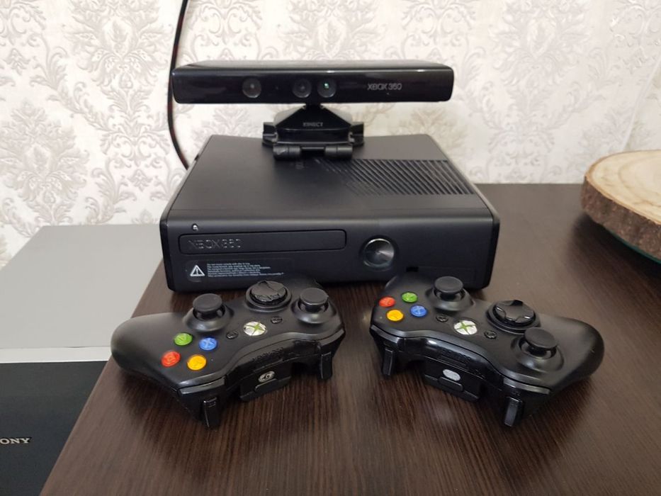 Продам игровую консоль  Xbox 360!Прошит!+kinect+2геймпада+56игр!