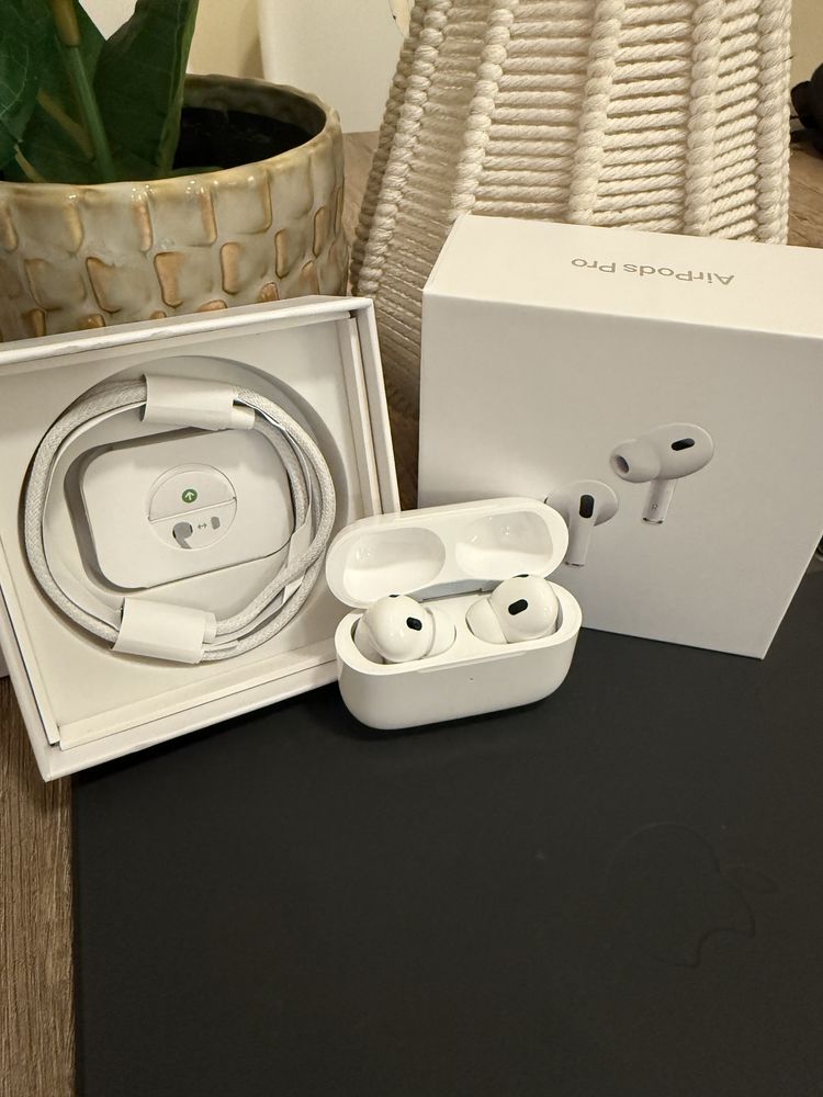 Airpods Pro 2 Geração c/cancelamento ruido, pouco uso