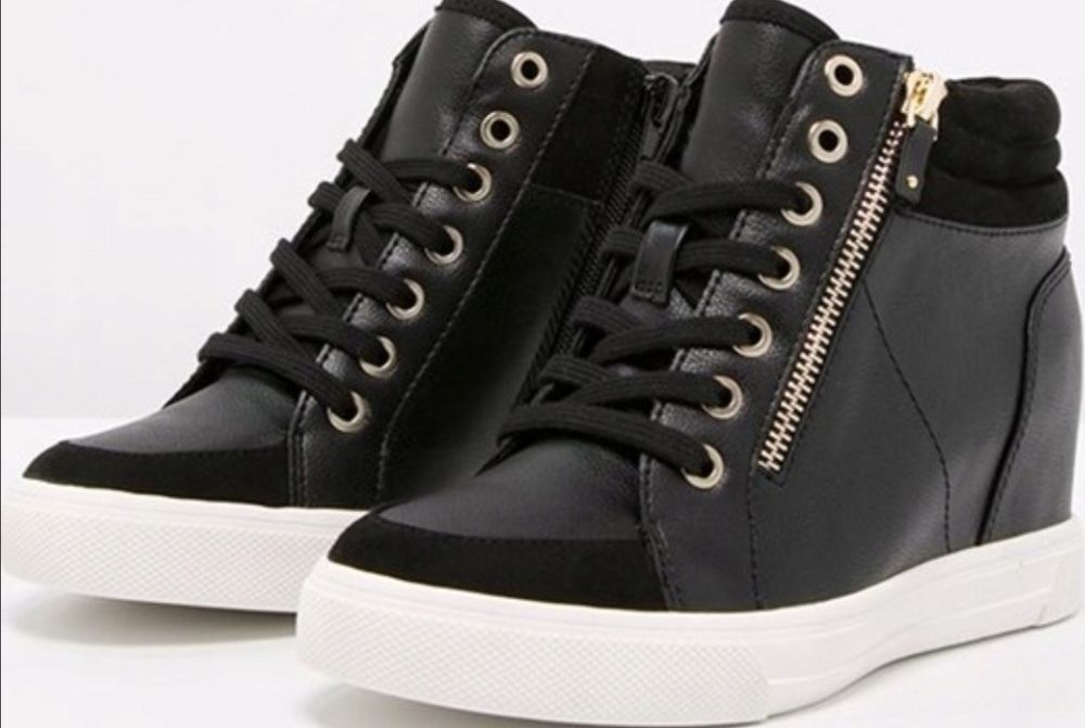 Sneakersy na koturnie