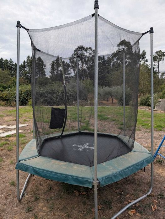 Trampolim de jardim