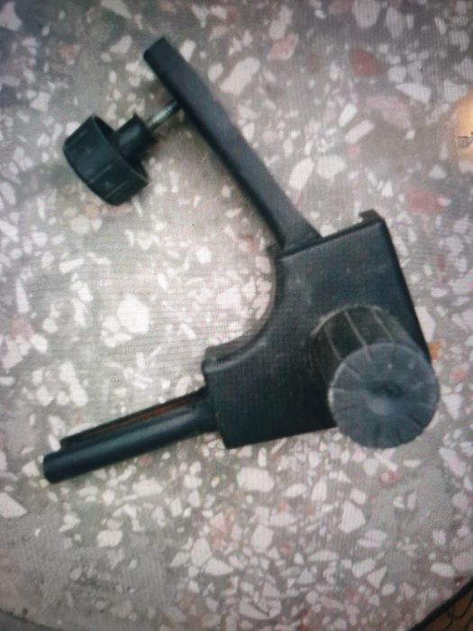 Стул компьютерный 2 шт..Можно под разборку.