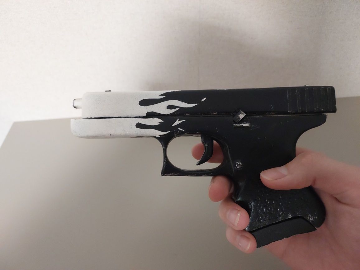 Пластиковий макет пістолету глок glock18 з cs:go