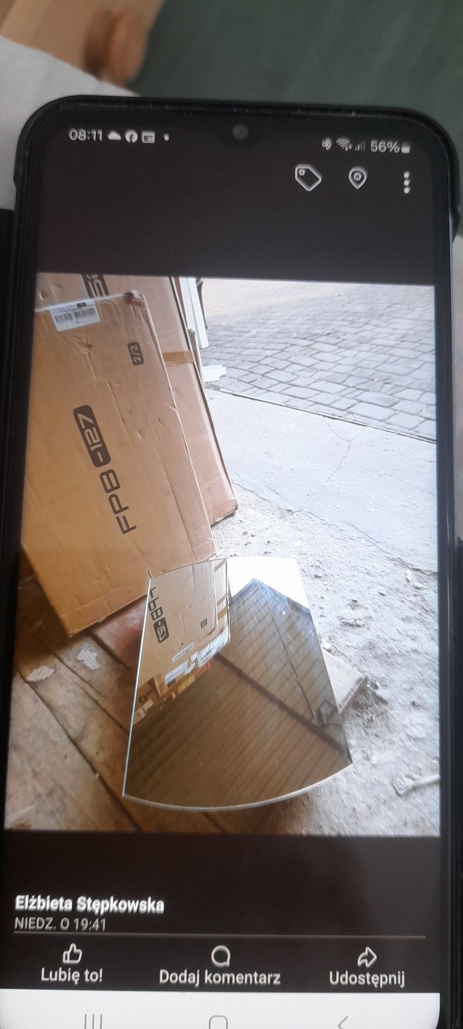 Szafka łazienkowa z lustrem.