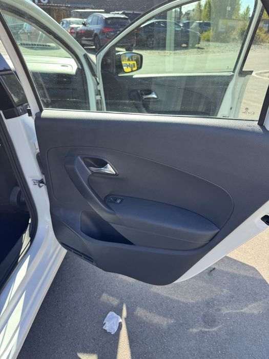 Volkswagen Polo 2015 года выпуска.