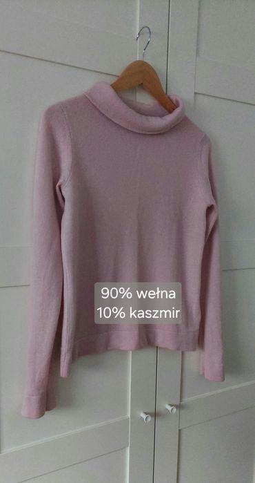 Wełniany z kaszmirem pudrowo różowy sweter półgolf Hobbs M S