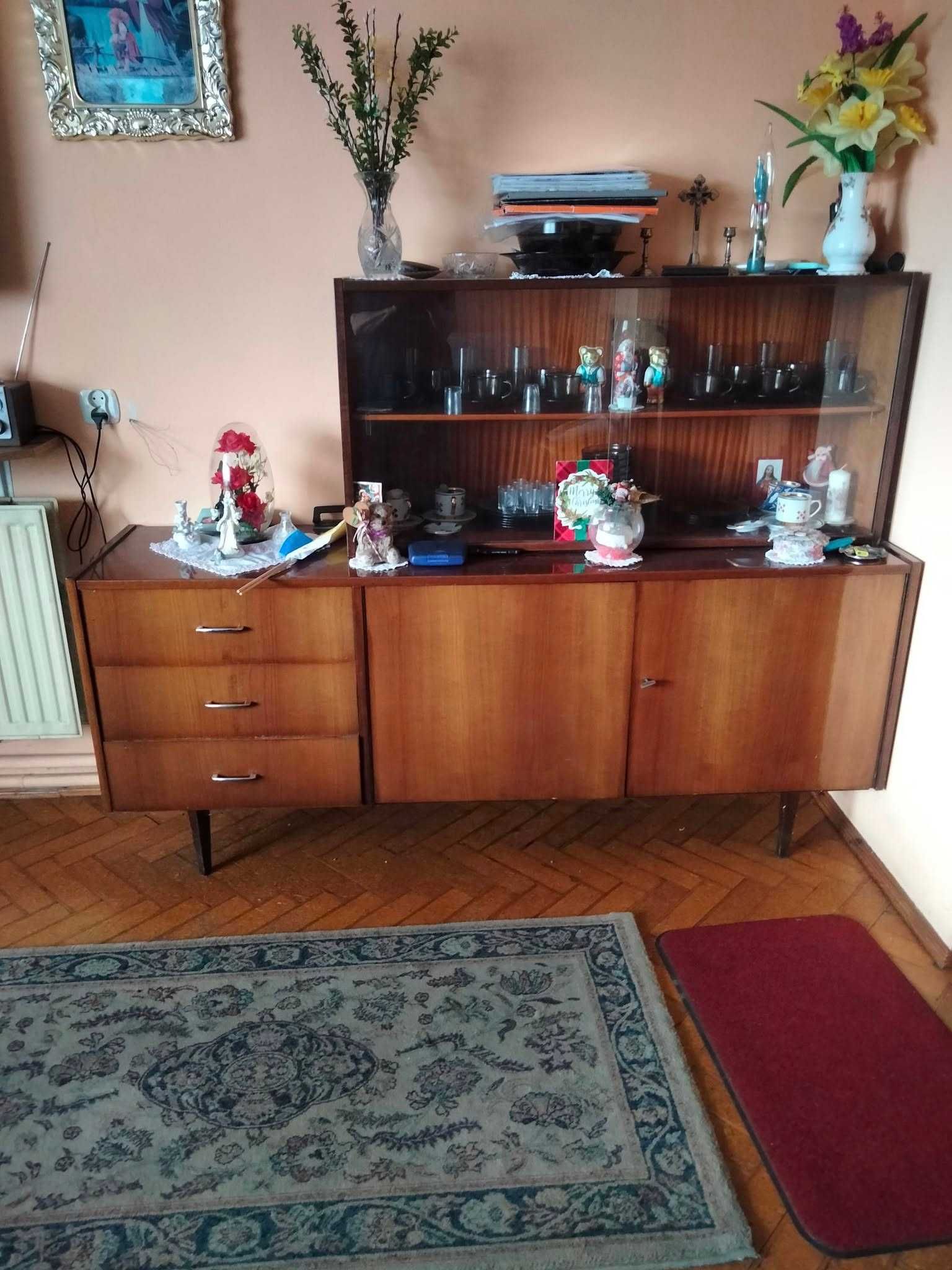 Meble z lat PRL, szafa, witryny