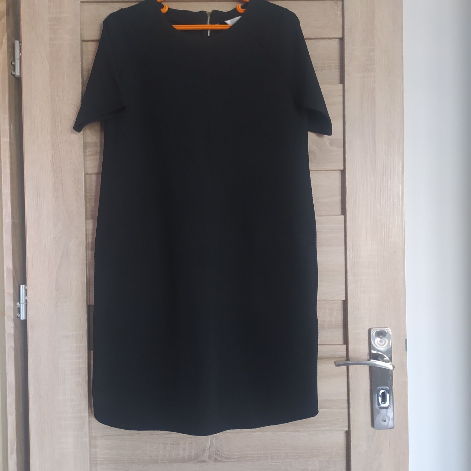Czarna sukienka rozmiar 38