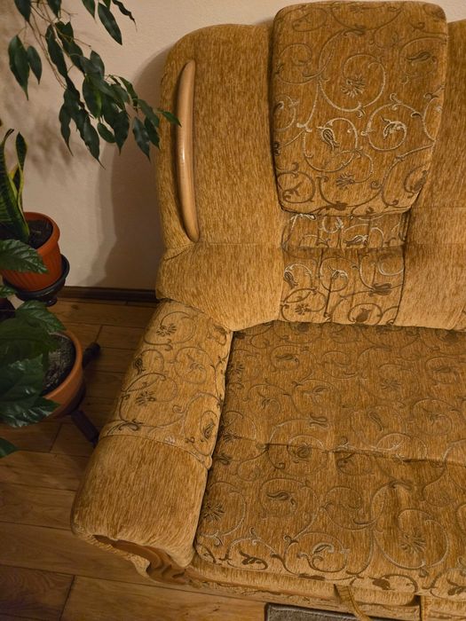 kanapa plus dwa fotele w bardzo dobrym stanie i dobre wykonanie