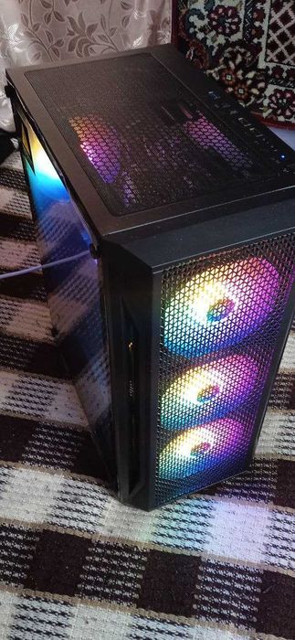 ігровий ПК у сучасному корпусі з підсвіткою