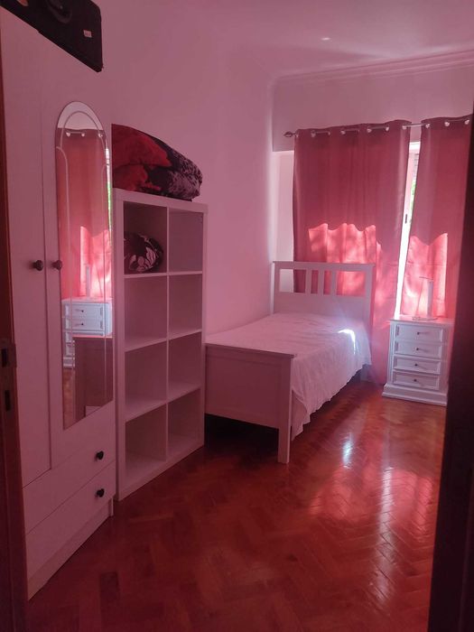 Quarto para arrendar em Sacavem