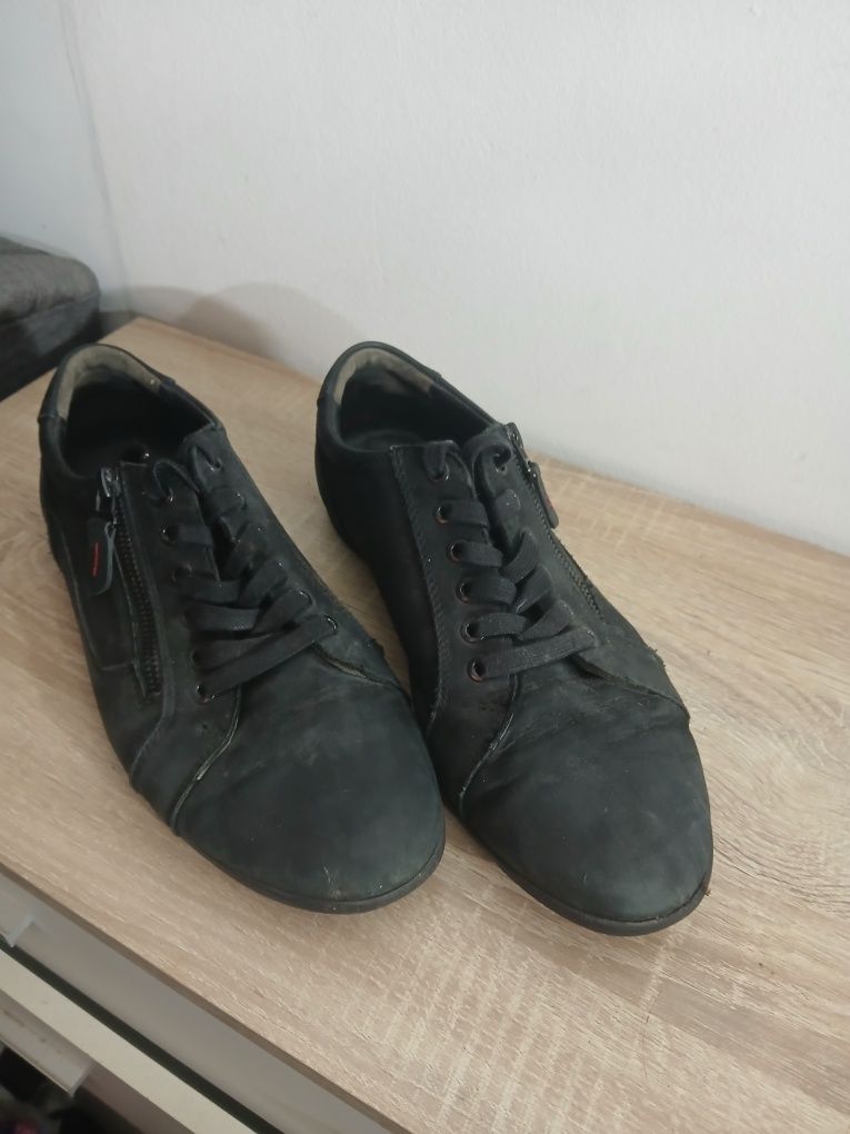 Eleganckie półbuty że skóry firmy Kazar r42