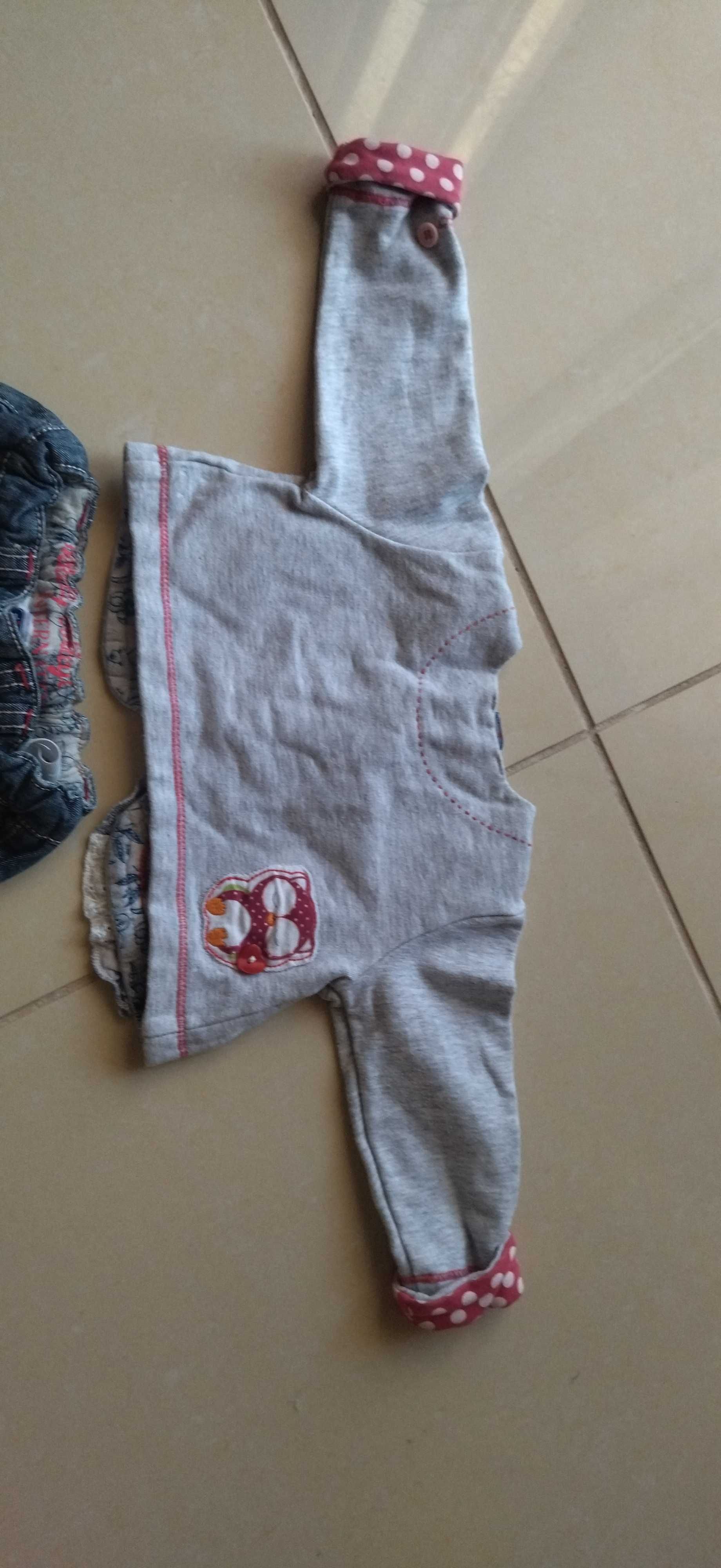 Conjunto de Calça Jeans da Chicco e Casaquinho cinzento tamanho 1 mês