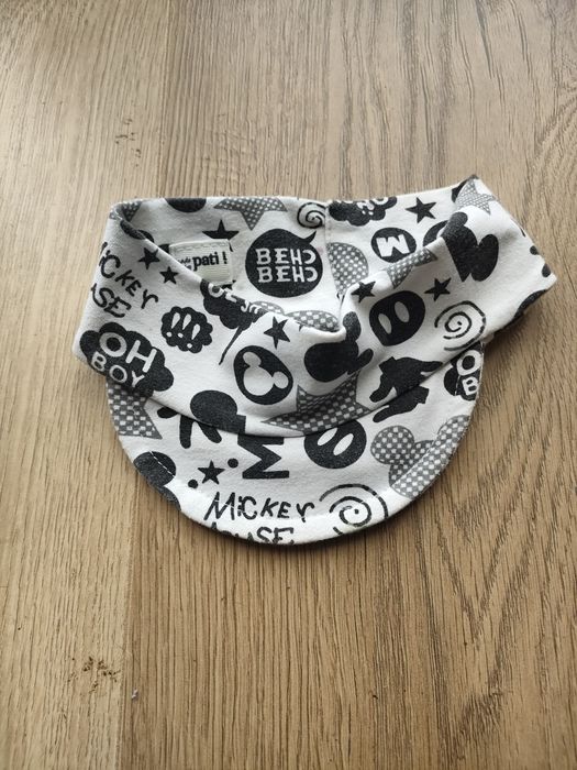 Czapka z daszkiem 9-12 msc