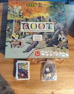 Gra planszowa Root wraz z dwoma mini dodatkami. Karty w koszulkach
