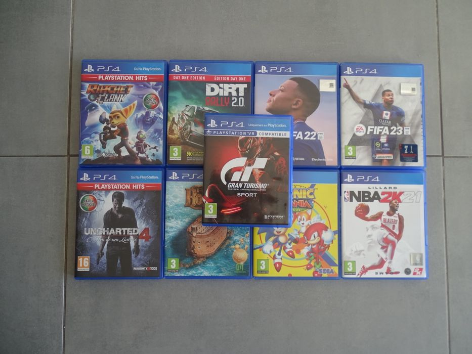 PlayStation 4, com 9 Jogos e com uma commando Semi-Funcional
