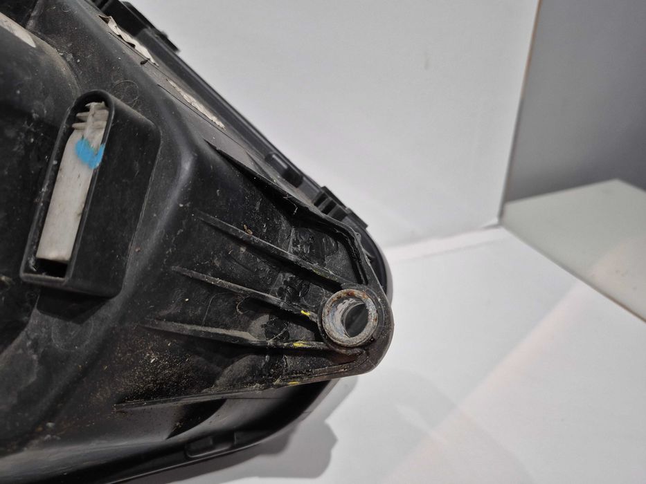VW Amarok (2H) 12-16 Lampa reflektor lewy przód Europa 9PIN oryginalny