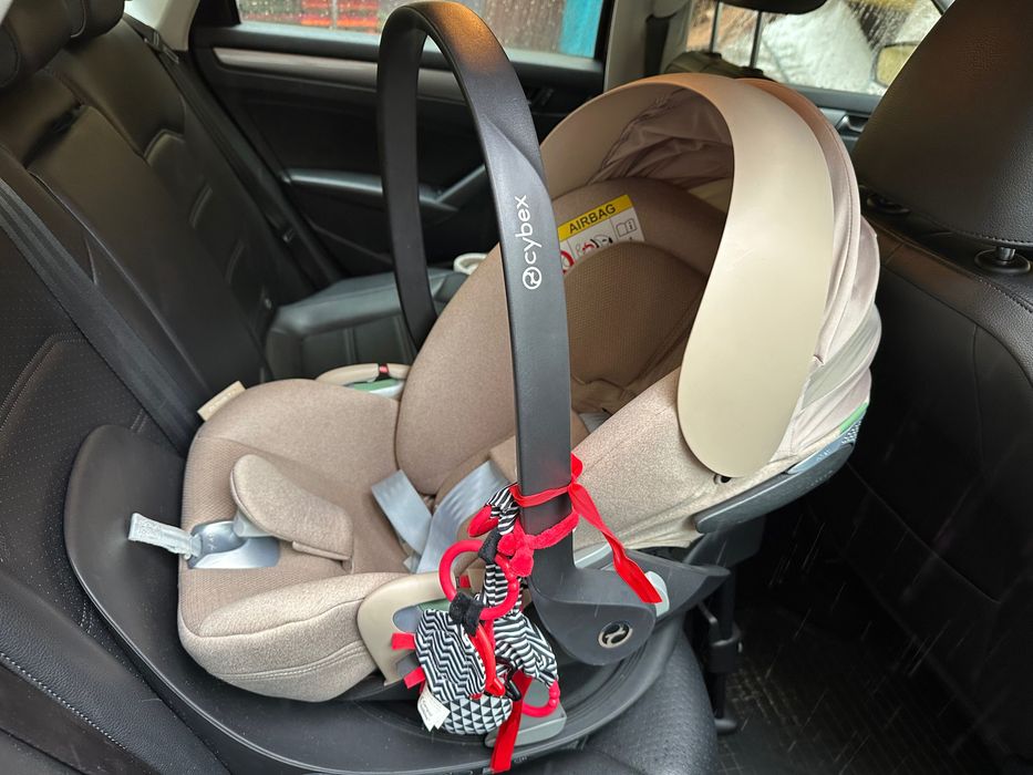 fotelik CYBEX CLOUD T PLUS i-Size Cozy Beige z bazą obrotową