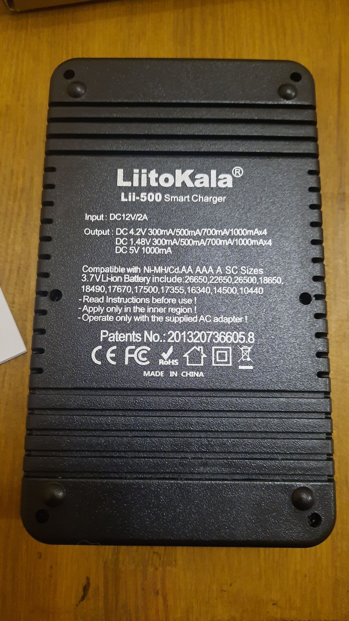 LiitoKala Lii 500 одно из лучших зарядных устройств