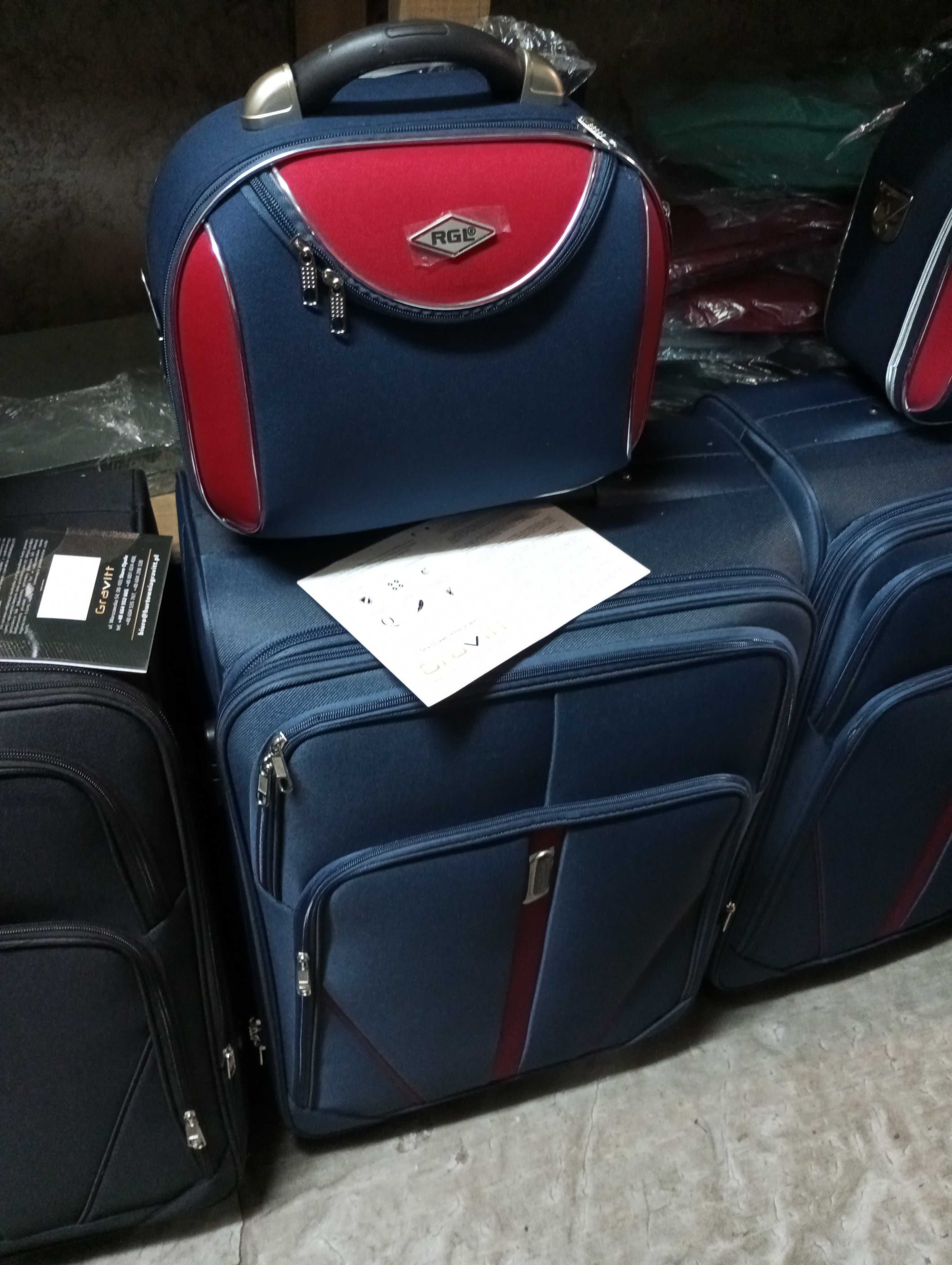 Walizka duża xxl podróżna na 4 kołach z grubej codury