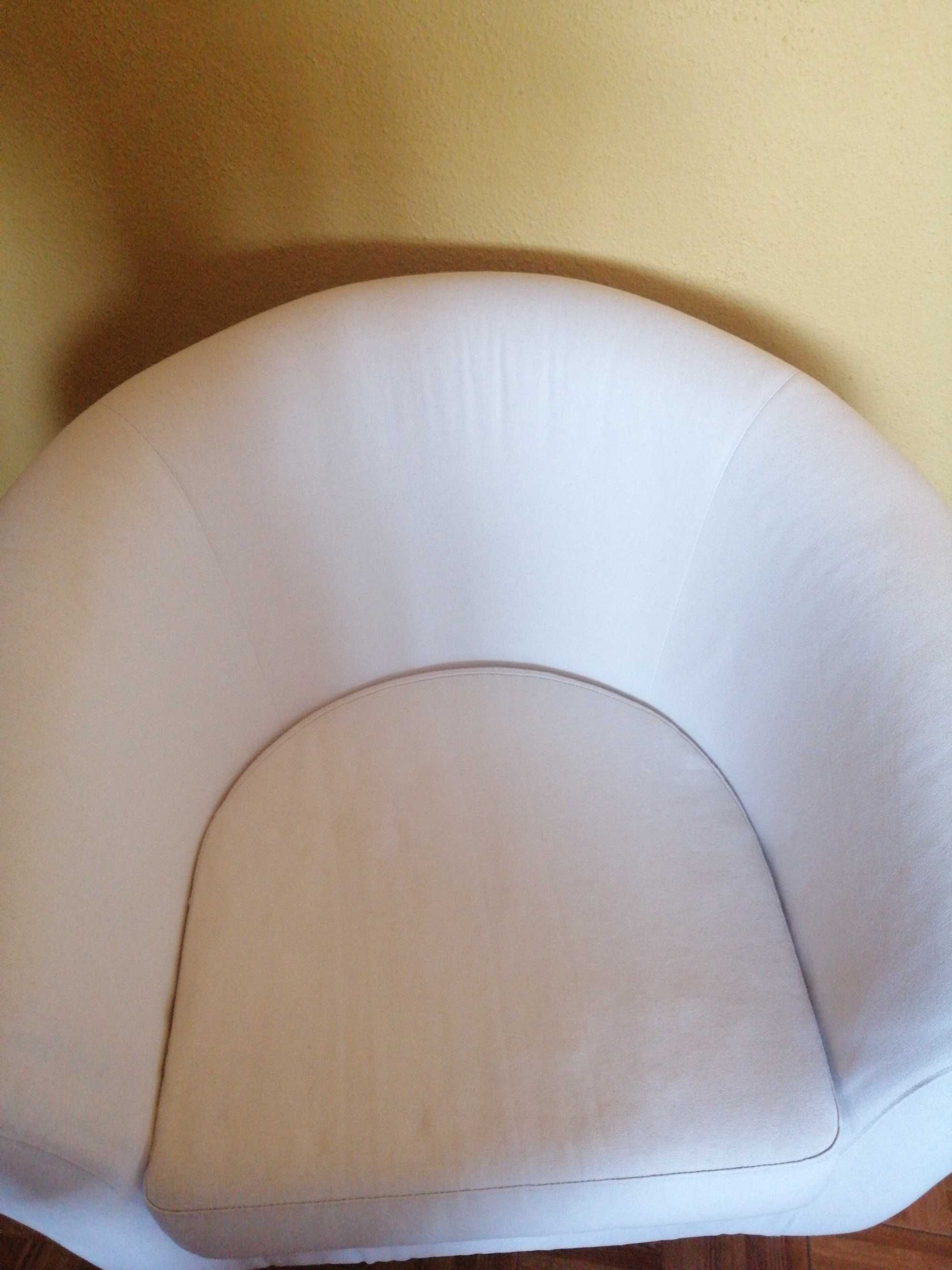 Cadeirão beje ikea