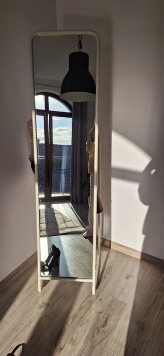 Lustro Ikea z wieszakami