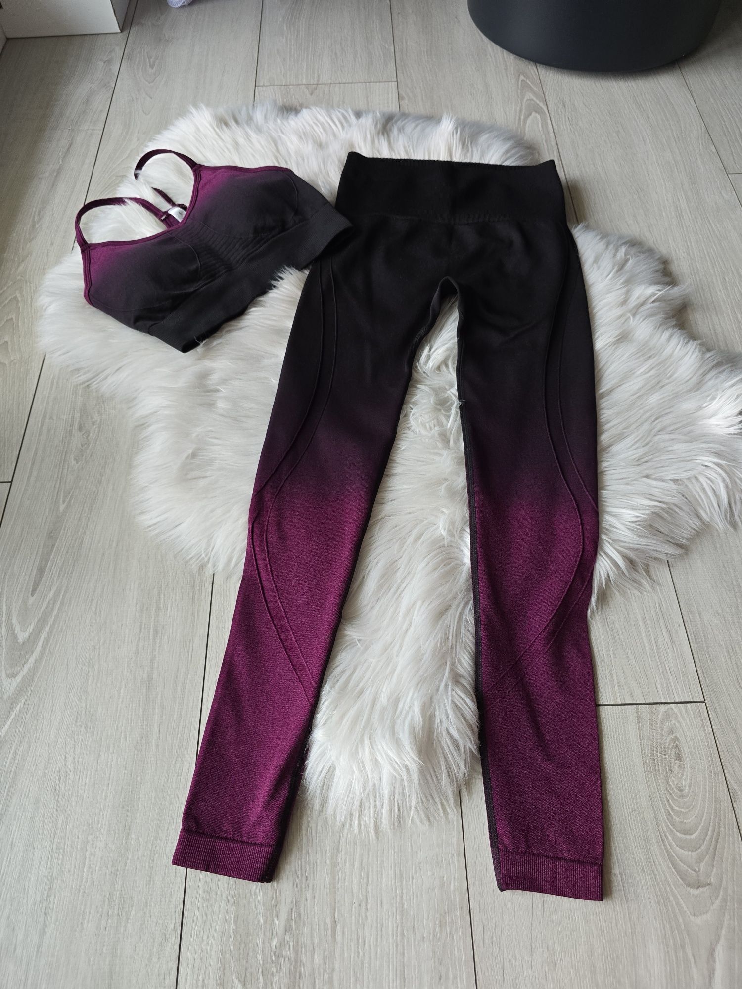 Komplet do ćwiczeń top legginsy push-up rozm. S