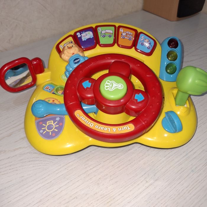 Продається іграшка руль, багато звуків та мелодій.