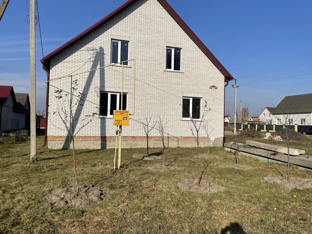 Продам будинок із земельною ділянкою 0,20 га.