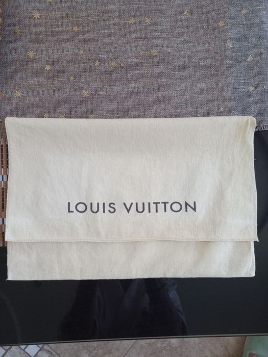 Пильники від брендів Chanel  Louis Vuitton  Valentino  Prada