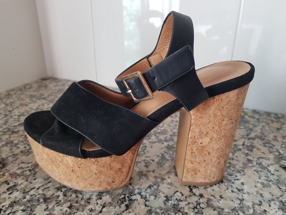 Sandálias Salto Alto COM CUNHA - Preto - T38