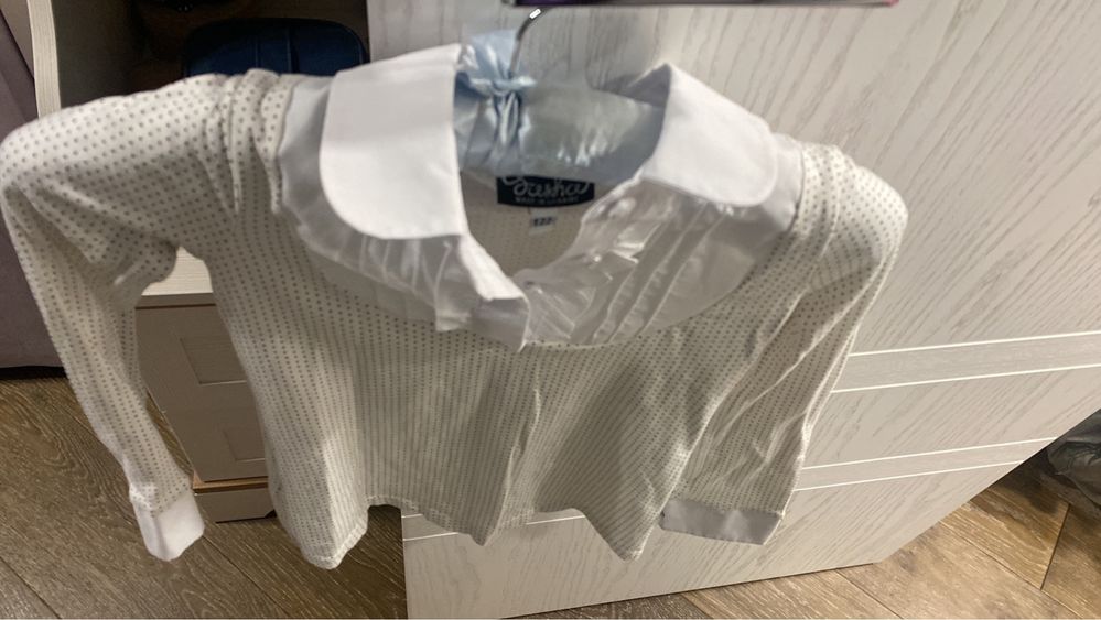 Блузы школьные белые с отложным воротником на пуговицах 7 штук разные