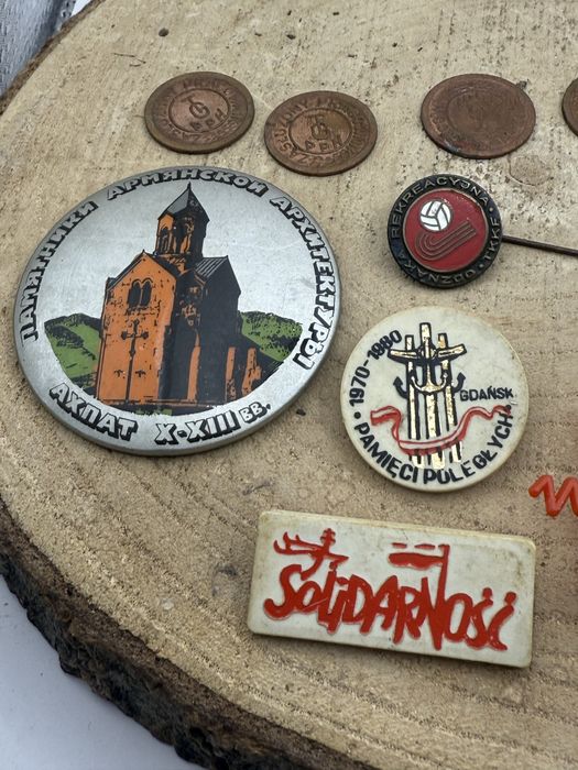 Przypinki kolekcjonerskie PRL