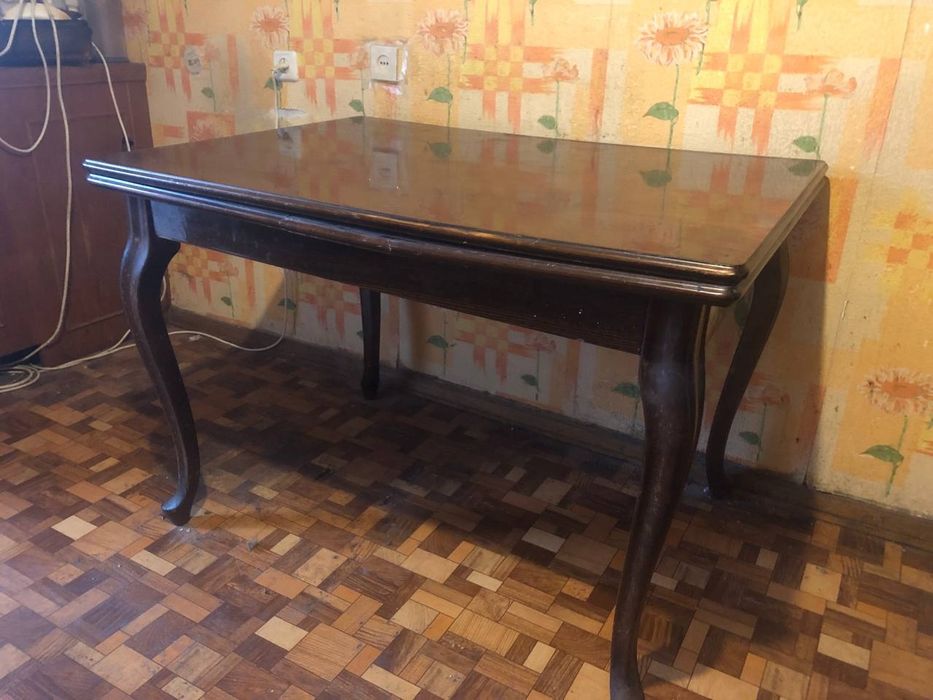 Продам  стол рн Муз.комедии обеденный импортный