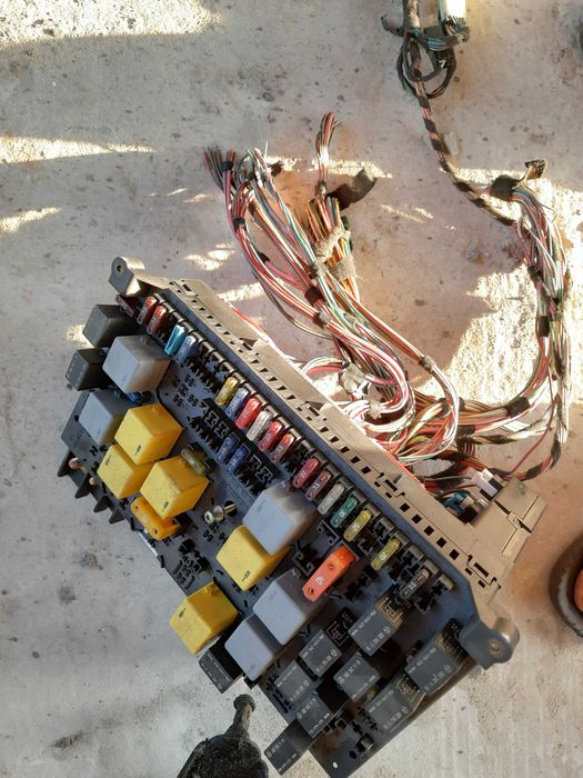 Блок запобіжників Мерседес МЛ w163 ML270 cdi дизель 2003 рік