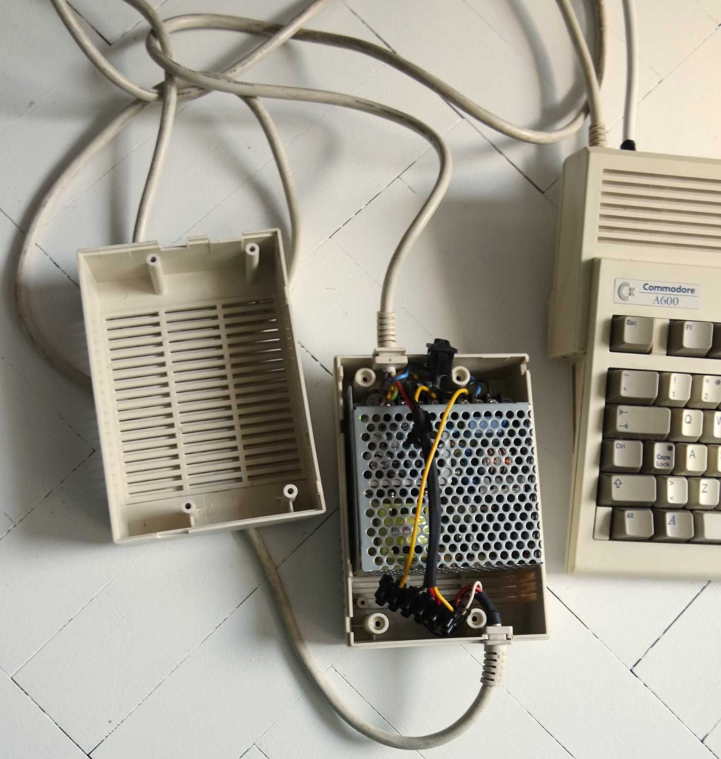 Amiga 600 commodore komputer stary do gier Pang