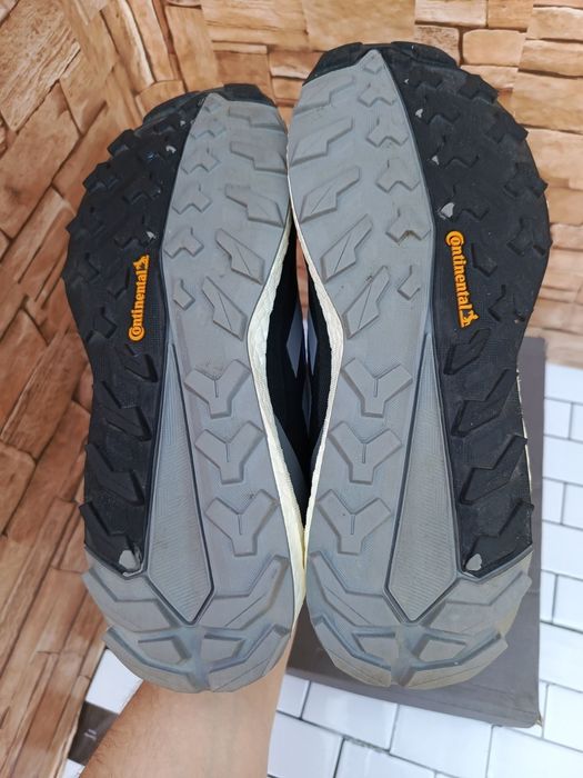 кросівки adidas  (44р.28 см)