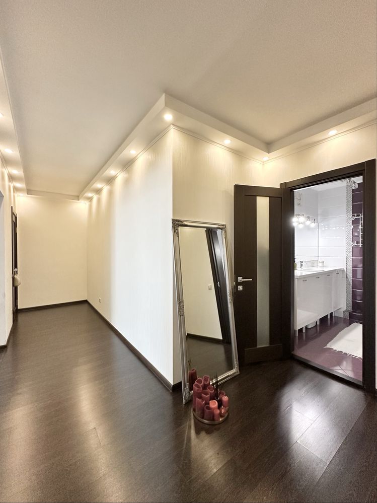 Продаж 2к квартири. 75.4м2. Роздільна. Вадима Гетьмана 1В. Шулявська
