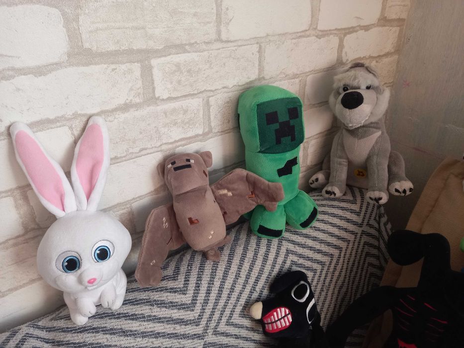 Мягкие игрушки Майнкрафт и ещё кто-то