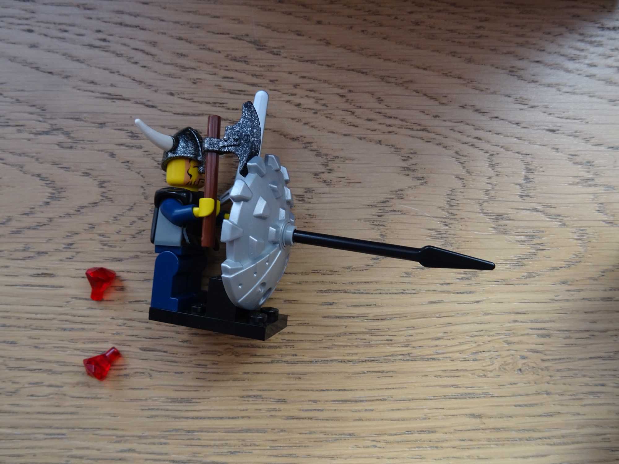 Lego 7015 Wojowniczy Wiking: starcie z wilkiem Fenrisem